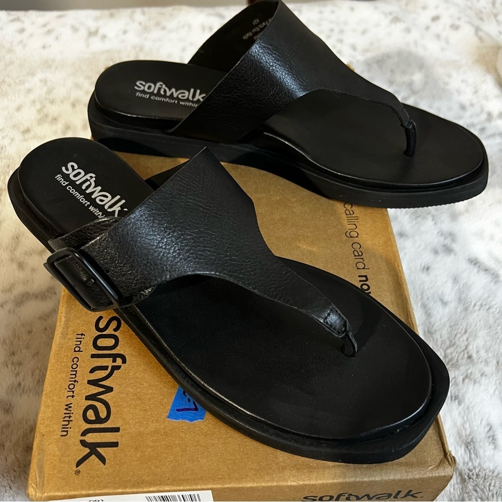 NIB SoftWalk Black Leather Kisi Sandals Slip-On Thongs sz 9.5 Wide - Picture 6 of 14